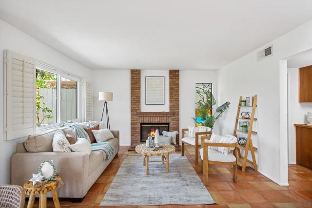 1009 Paseo La Cresta, Chula Vista CA: https://media.crmls.org/mediaz/a418728a-13f8-46b3-af4e-73954b00a975.jpg