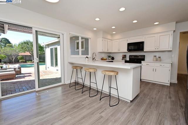 573 Junipero St, Pleasanton CA: https://media.crmls.org/mediaz/a418ae8d-1d98-466c-ad90-c25e9ae556d1.jpg