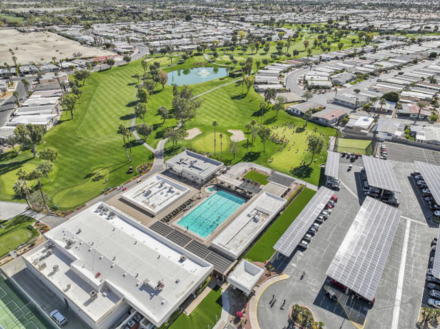 38525 Desert Greens E Drive, Palm Desert CA: https://media.crmls.org/mediaz/a418c16a-b1e6-4d14-b1f1-bf9230793669.jpg