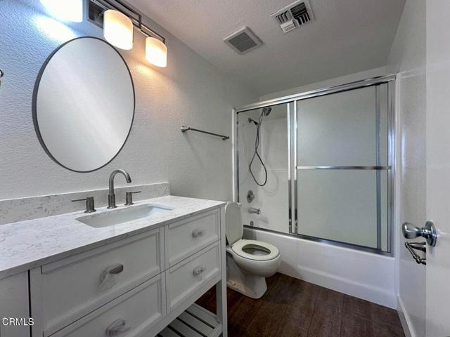 3239 Altura Avenue, Glendale CA: https://media.crmls.org/mediaz/a41935db-626b-46cb-8d55-285103a57218.jpg