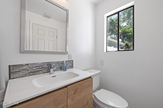 789 Glen Oaks Road, Thousand Oaks CA: https://media.crmls.org/mediaz/a419a601-2814-475f-a6b5-4e3d8ecef3e2.jpg