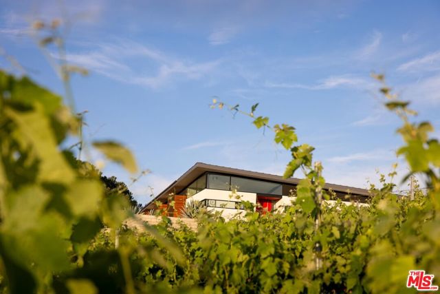 36453 Via El Pais Bonita, Temecula CA: https://media.crmls.org/mediaz/a419cabf-b8fb-4a26-8168-a5179b906439.jpg