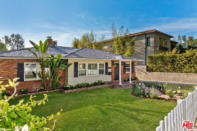 4219 Saugus Avenue, Sherman Oaks CA: https://media.crmls.org/mediaz/a419e9c2-21f9-4edf-b788-97034cf96194.jpg