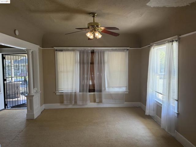 2817 S La Salle Ave, Los Angeles CA: https://media.crmls.org/mediaz/a41a1b52-c160-4f55-81f1-369b137326ee.jpg