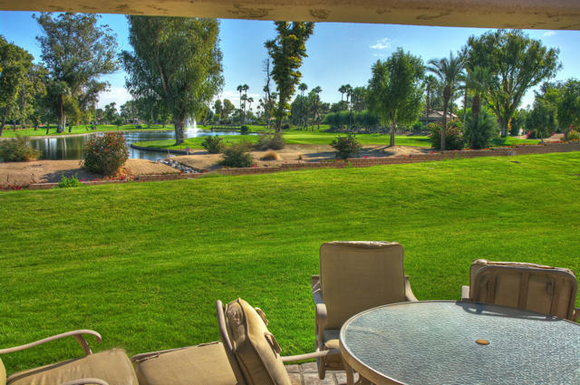 378 Desert Falls E Drive, Palm Desert CA: https://media.crmls.org/mediaz/a41a7dfb-89af-47d1-86f2-2ee693273112.jpg