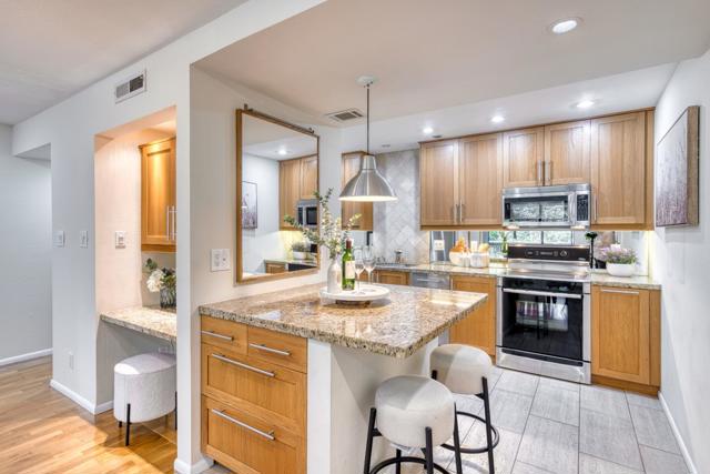 320 Palo Alto Avenue, Palo Alto CA: https://media.crmls.org/mediaz/a41b4f8a-137d-4243-b5cf-afdb4dcbad21.jpg