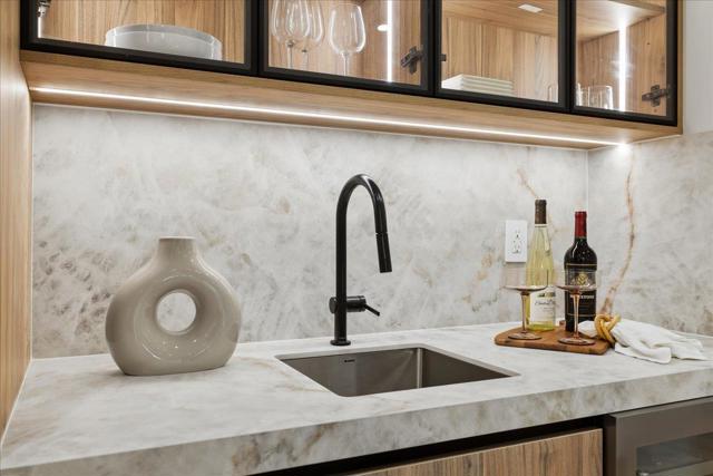 852 La Para Avenue, Palo Alto CA: https://media.crmls.org/mediaz/a41b71f1-7ecd-47d6-b036-641ee1cedda8.jpg