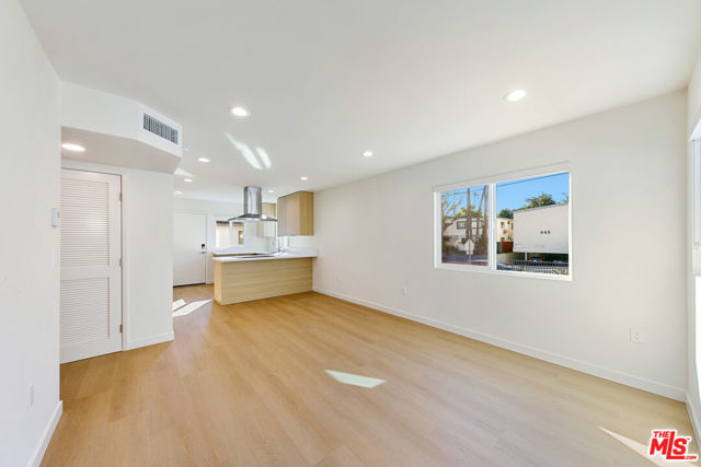 954 North San Vicente Boulevard, 6 photo 9