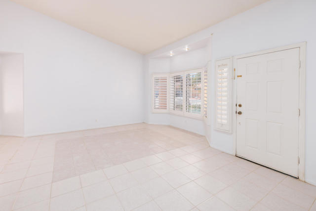 40670 Posada Court, Palm Desert CA: https://media.crmls.org/mediaz/a41c2a6f-26e5-4de5-984c-6c8b5f664cac.jpg