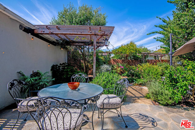 12713 Stanwood Drive, Los Angeles CA: https://media.crmls.org/mediaz/a41c467f-7550-4cbc-8c11-fee9f914e0b2.jpg