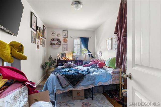 2832 34 K St, San Diego CA: https://media.crmls.org/mediaz/a41cc0e7-1707-425f-ac70-5adce3257d55.jpg