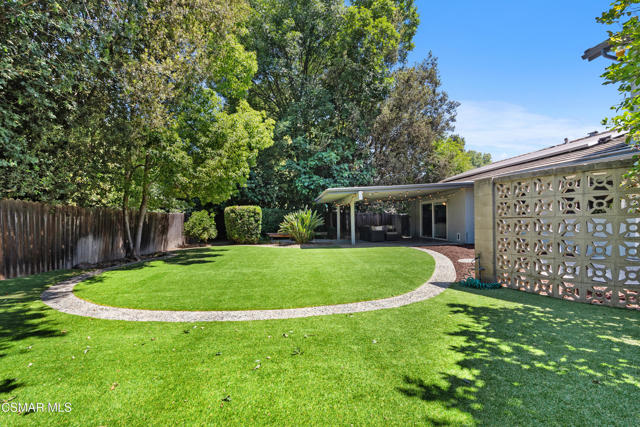 1063 Valley High Avenue, Thousand Oaks CA: https://media.crmls.org/mediaz/a41d3d9c-0eb5-4649-9352-659bcd52a71f.jpg