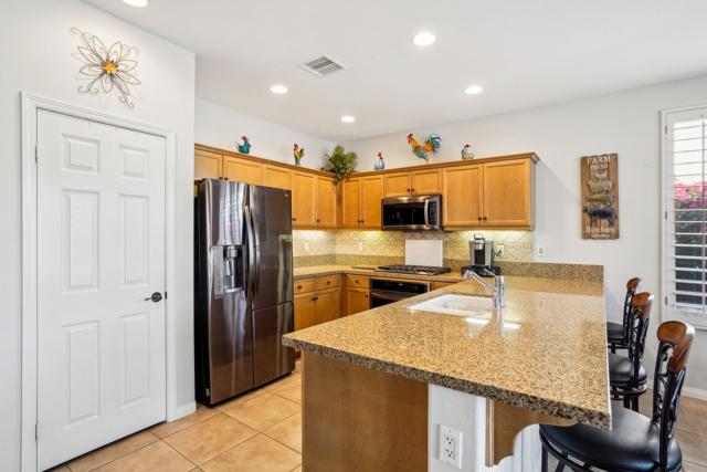 60920 Living Stone Drive, La Quinta CA: https://media.crmls.org/mediaz/a41d7613-280a-4388-b859-1002393fd3e1.jpg