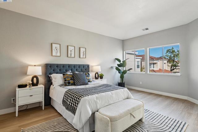 121 Jervis Bay, Alameda CA: https://media.crmls.org/mediaz/a41d7bb4-073b-4bf1-b32b-9891e69b9f00.jpg