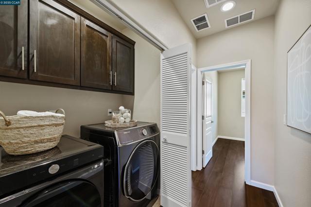 5637 Melodia Cir, Dublin CA: https://media.crmls.org/mediaz/a41e9656-a2b3-448f-9fb9-5bdce74a59e0.jpg