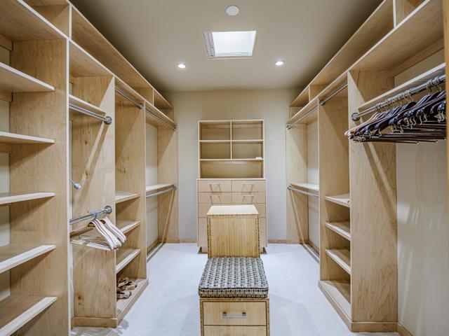 515 2nd Street, Santa Cruz CA: https://media.crmls.org/mediaz/a41ef5fc-f18a-4a1d-85f5-e0becda7e678.jpg