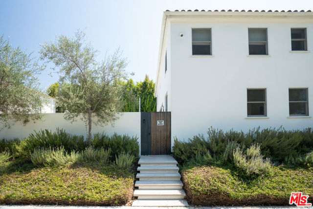 546 N Mccadden Place, Los Angeles CA: https://media.crmls.org/mediaz/a41f4871-ddc0-47ee-a51e-3d345c2153a7.jpg