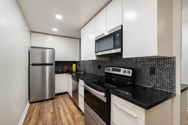 2812 N Auburn Court #207, Palm Springs, CA 92262