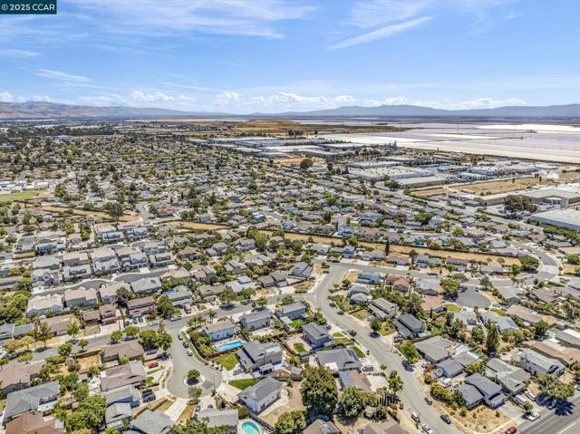 37643 Crocus Ct, Newark CA: https://media.crmls.org/mediaz/a420237a-f9e3-4409-aa1d-84323f2c2846.jpg