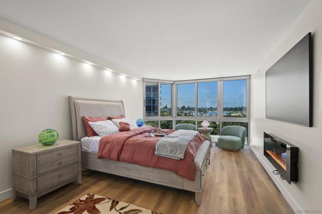 1820 Avenida del Mundo, Coronado CA: https://media.crmls.org/mediaz/a4206be3-45dc-46fd-9b16-00135ff3d290.jpg