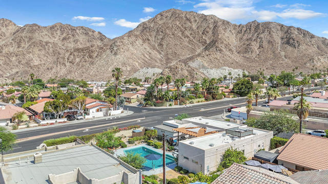 53945 Eisenhower Drive, La Quinta CA: https://media.crmls.org/mediaz/a420a364-fafd-4052-925b-8464acadf9c5.jpg