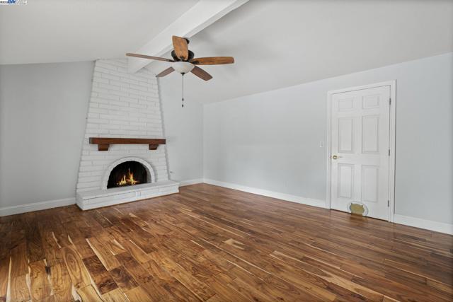 508 E Myrick Court, Clayton CA: https://media.crmls.org/mediaz/a420c45d-999f-43c6-a0df-c81b356118e5.jpg