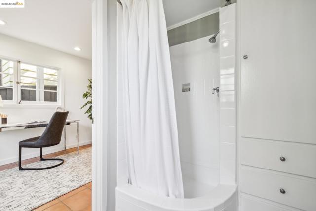 1025 Creston Rd, Berkeley CA: https://media.crmls.org/mediaz/a4210107-d586-4be3-ad7f-55a1d5eee0a9.jpg