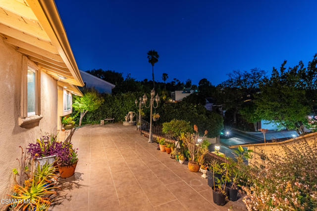 4148 Camino De La Cumbre, Sherman Oaks CA: https://media.crmls.org/mediaz/a4212f26-89f1-4f7f-ae2c-314a8e49c5c0.jpg