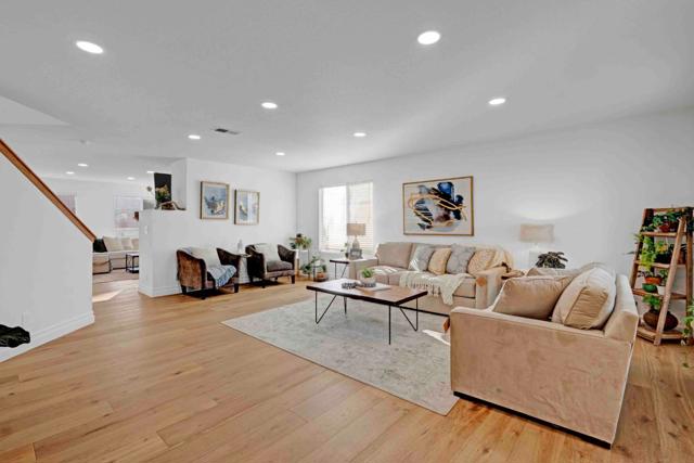 2425 Glenview Drive, Hollister CA: https://media.crmls.org/mediaz/a421e4f4-f954-4607-8192-64528d90040b.jpg