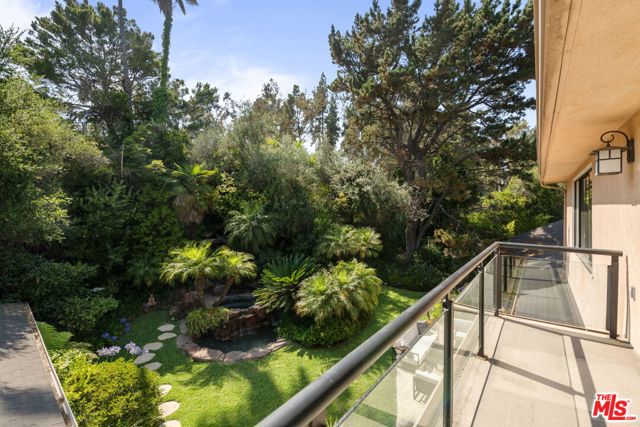 515 Warner Avenue, Los Angeles CA: https://media.crmls.org/mediaz/a42225cb-3852-45bc-ad49-73cb713730db.jpg