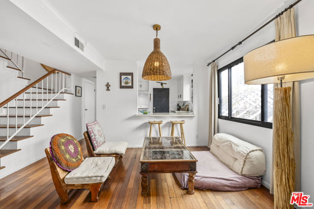2412 Ocean Avenue, Venice CA: https://media.crmls.org/mediaz/a4223a84-c6b5-4cb1-91cb-861118087480.jpg