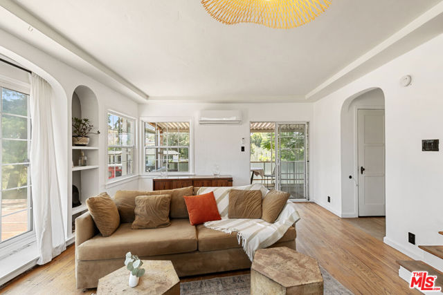 11320 Alethea Drive, Sunland CA: https://media.crmls.org/mediaz/a4228ee7-fc5f-49d4-a019-e6c9fe7cd27d.jpg