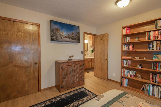 39470 Lake Dr, Big Bear CA: https://media.crmls.org/mediaz/a4230ad9-a6b6-48f6-8c96-3931cf383e72.jpg