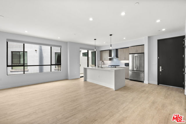 5955 Saturn Street, Los Angeles CA: https://media.crmls.org/mediaz/a42343b9-035f-4099-97cb-6e5668c06260.jpg
