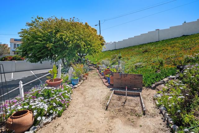 328 Killdeer, Oceanside CA: https://media.crmls.org/mediaz/a4235b51-f287-4724-9542-448980b0c96a.jpg