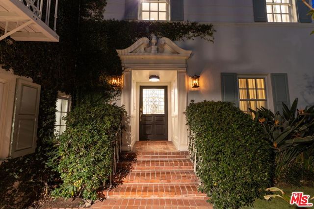 2055 Outpost Drive, Los Angeles CA: https://media.crmls.org/mediaz/a4237376-c81a-4a92-9c43-ec1a595700ed.jpg