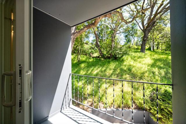 2085 Edgewood Road, Redwood City CA: https://media.crmls.org/mediaz/a423cb83-8985-4581-96b0-81fc99cc6676.jpg