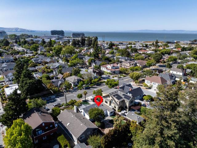 209 Bayswater Avenue, Burlingame CA: https://media.crmls.org/mediaz/a4249154-beb0-4f30-9838-3e920d5477a8.jpg