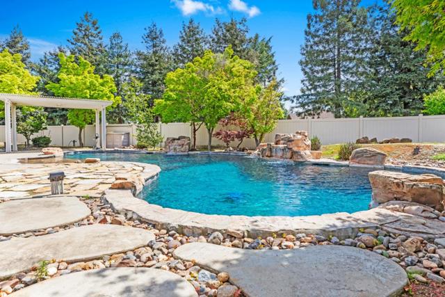 5000 Peach Blossom Lane, Oakdale CA: https://media.crmls.org/mediaz/a42573f7-5b54-4a1a-ae1a-11c39096eeef.jpg