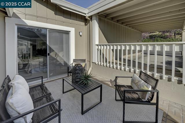 975 Terra California Dr, Walnut Creek CA: https://media.crmls.org/mediaz/a425b07c-a77b-4389-b130-a09ae4c4c4bd.jpg