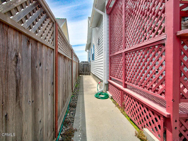 924 Glass Beach Drive, Fort Bragg CA: https://media.crmls.org/mediaz/a425c6f3-4059-40fb-bc00-e27fe818d7d1.jpg