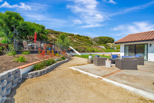 1136 Horizon Drive, Ventura CA: https://media.crmls.org/mediaz/a425cbd9-43fb-44a0-9ead-532b0cfabddd.jpg