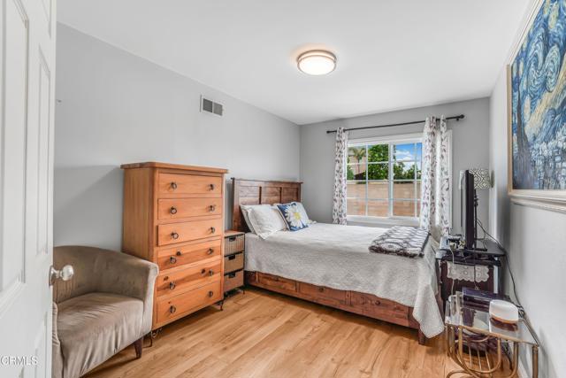 1215 Lawrence Way, Oxnard CA: https://media.crmls.org/mediaz/a425e1c9-5627-4c00-9ddf-4b3ec8b3db9c.jpg