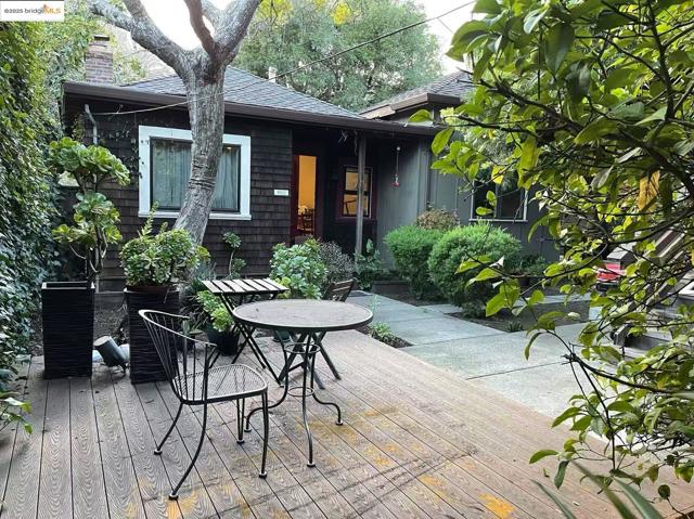1906 Bonita Ave, Berkeley CA: https://media.crmls.org/mediaz/a426fa75-4401-4af9-b792-ac845a1c6c2d.jpg