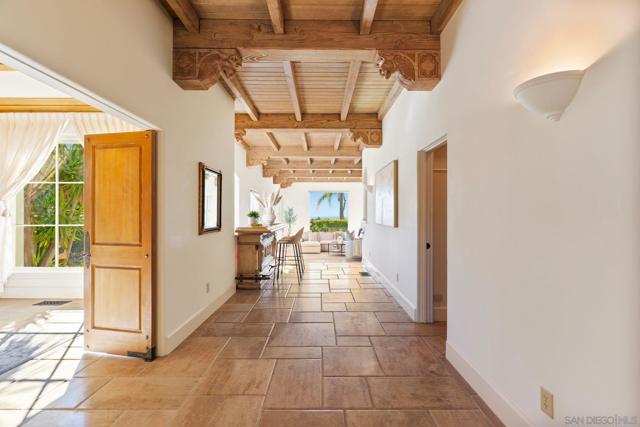 6692 La Jolla Scenic Dr S, La Jolla CA: https://media.crmls.org/mediaz/a426fe9d-6b18-4b27-933d-105671ef93d8.jpg