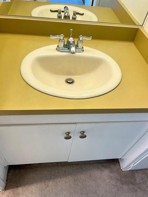 3751 Harrison St, Oakland CA: https://media.crmls.org/mediaz/a42807a5-4d3d-46eb-9a3b-97bd4cd2c9ff.jpg