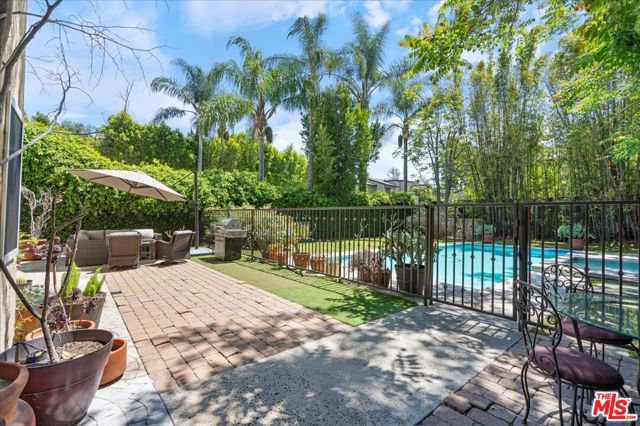 12834 Landale Street, Studio City CA: https://media.crmls.org/mediaz/a4287464-170f-429f-88b9-f37edf889eda.jpg