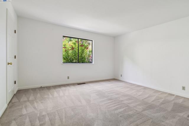 208 Heritage Ln, Pleasanton CA: https://media.crmls.org/mediaz/a428ab63-1b8b-4ec7-a525-41e59625276c.jpg