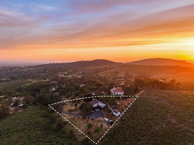 20790 Fortuna Del Norte, Escondido CA: https://media.crmls.org/mediaz/a428ce89-af6f-4244-ac86-96c41cb95e58.jpg