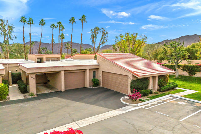 48980 Wildwood Lane, Palm Desert CA: https://media.crmls.org/mediaz/a429b018-7c91-40ac-afdd-282157d3e604.jpg